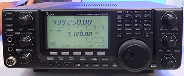 IC-9100 front view. Photo: N. Oba JA7UDE. Click for larger image.